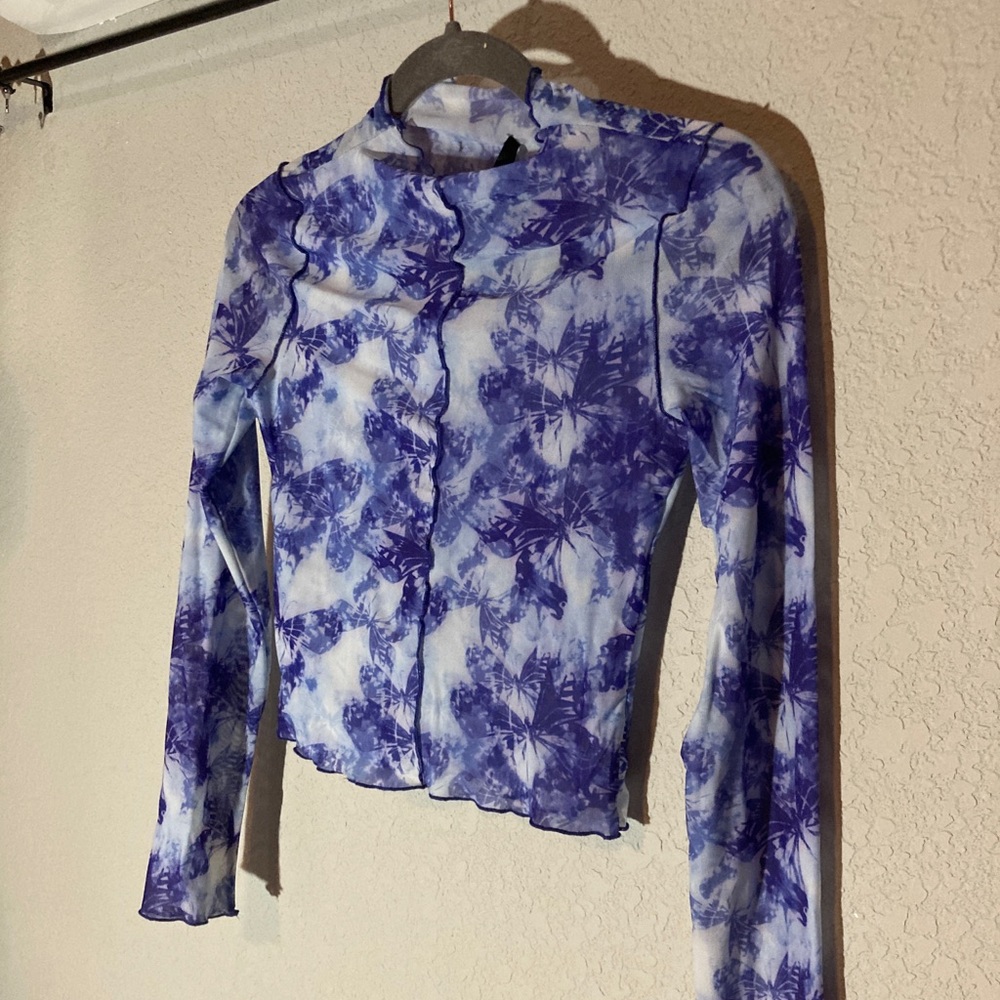 Blue butterfly print sheet top